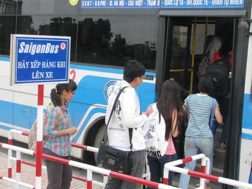 Bộ trưởng Đinh La Thăng yêu cầu nhân viên đi xe buýt